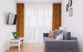 Modern Apartment With Parking Near Tauron Arena By Rent Like Home